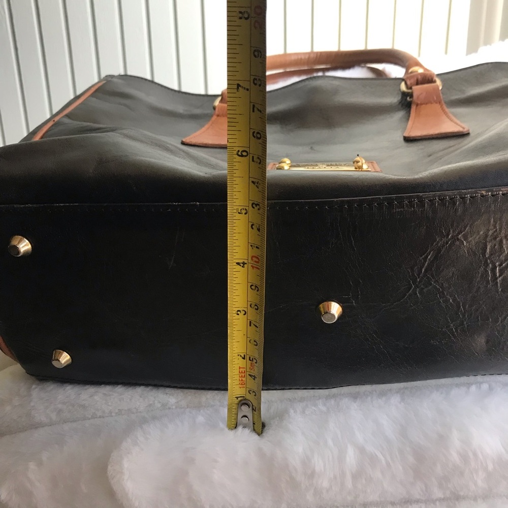 🟨Woman’s Large Valentina Black and Tan Leather Tote - Picture 4 of 16